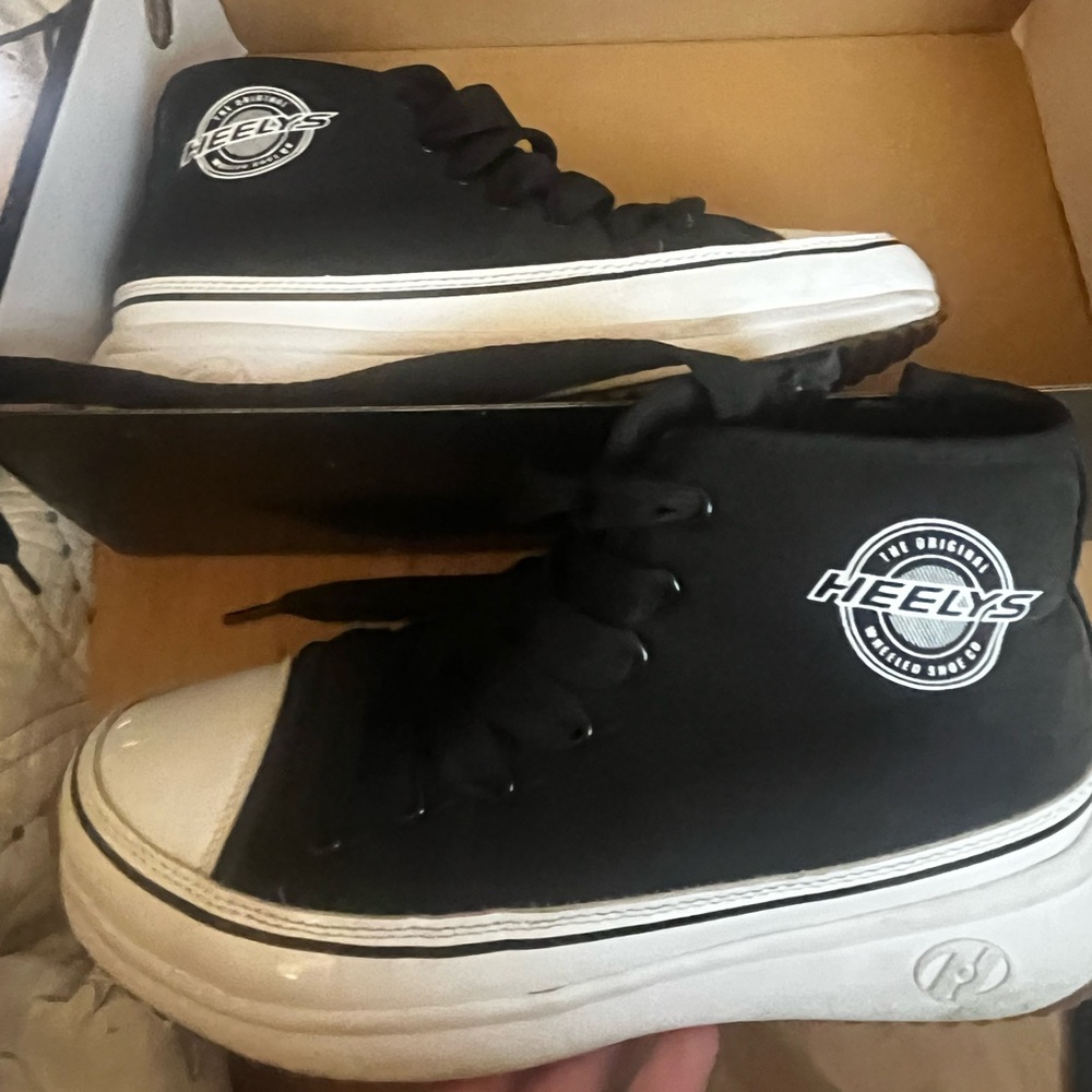HEELYS Barely used Veloz / High-Top Sneakers - Size 6 Big Kids